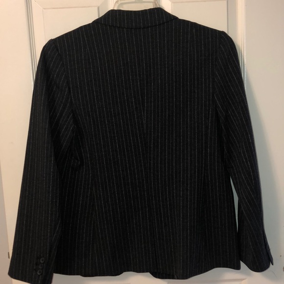 Suite - Picture 3 of 3